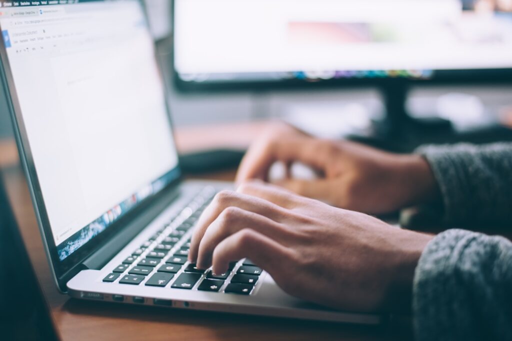 Microsoft 365 for SMBs: Choosing Between Business Premium and Standard